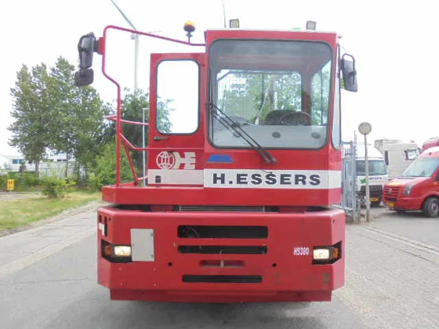 MOL YM225/4X2 40KM/H - جرار المحطة: صورة 2 MOL YM225/4X2 40KM/H - جرار المحطة: صورة 2