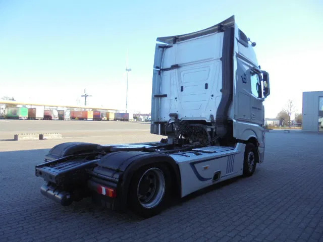 Mercedes-Benz Actros 1842 LS NL TRUCK - وحدة جر: صورة 4 Mercedes-Benz Actros 1842 LS NL TRUCK - وحدة جر: صورة 4