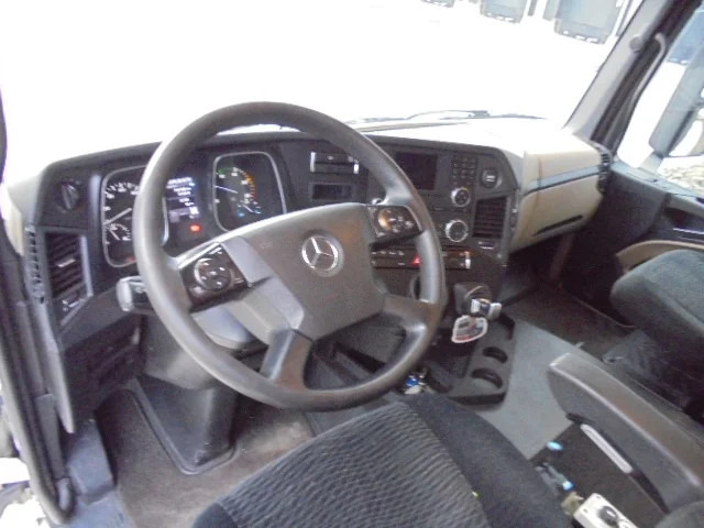 Interior photo 2: وحدة جر Mercedes-Benz Actros 1943 LS EUR6