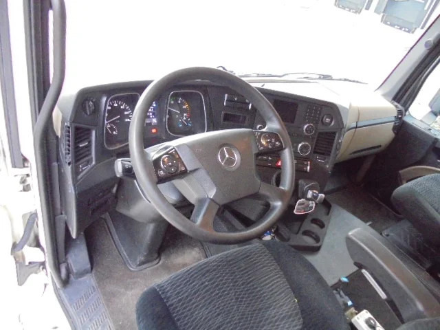 Interior photo 1: وحدة جر Mercedes-Benz Actros 1943 LS EUR6