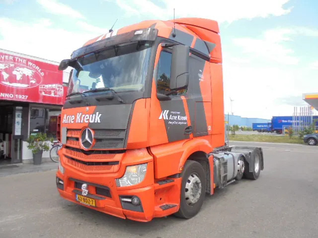 Mercedes-Benz Actros 2343 6X2 VOORLOOPAS - وحدة جر: صورة 1 Mercedes-Benz Actros 2343 6X2 VOORLOOPAS - وحدة جر: صورة 1