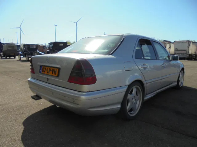 Mercedes-Benz C-Klasse 43 AMG - سيارة: صورة 3 Mercedes-Benz C-Klasse 43 AMG - سيارة: صورة 3