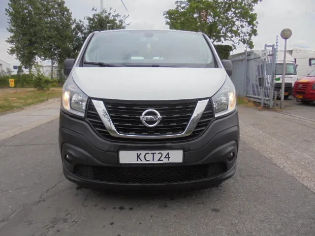Nissan NV 300 - حافلة: صورة 2 Nissan NV 300 - حافلة: صورة 2