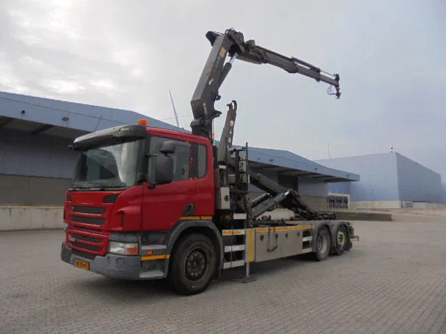 Scania P400 6X2 - شاحنة ذات خطاف, شاحنة كرين: صورة 1 Scania P400 6X2 - شاحنة ذات خطاف, شاحنة كرين: صورة 1