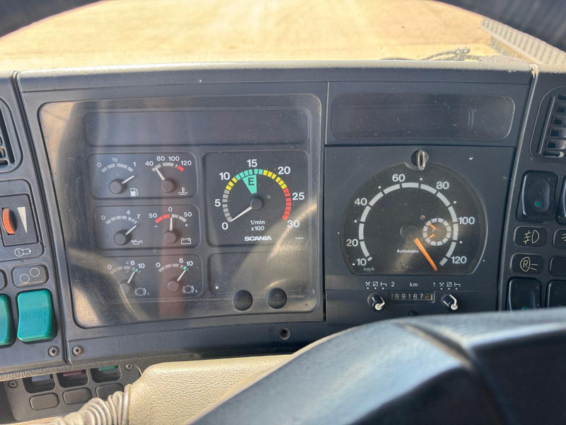شاحنة قلاب Scania P 113 HL: صورة 9