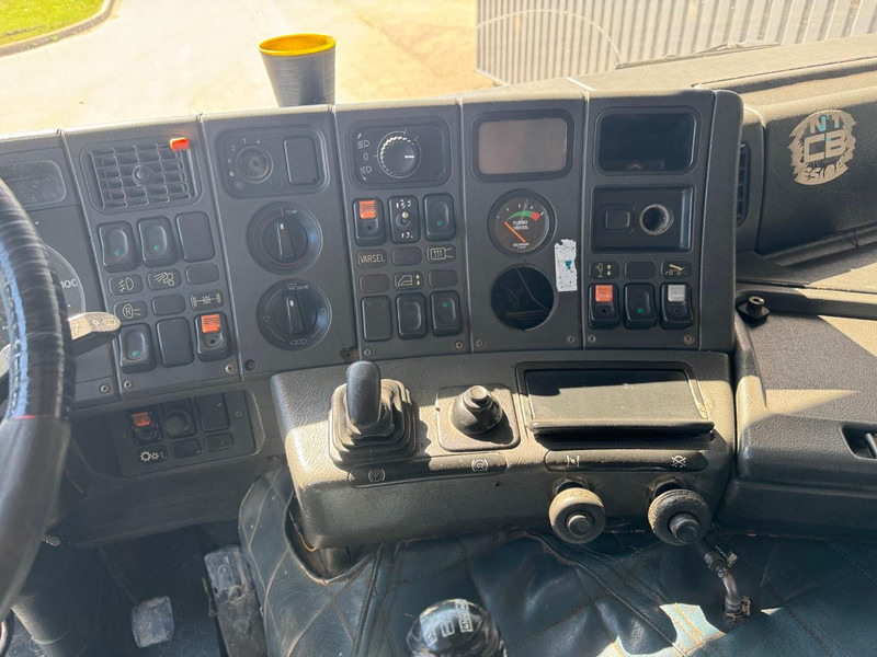 شاحنة قلاب Scania P 113 HL: صورة 11