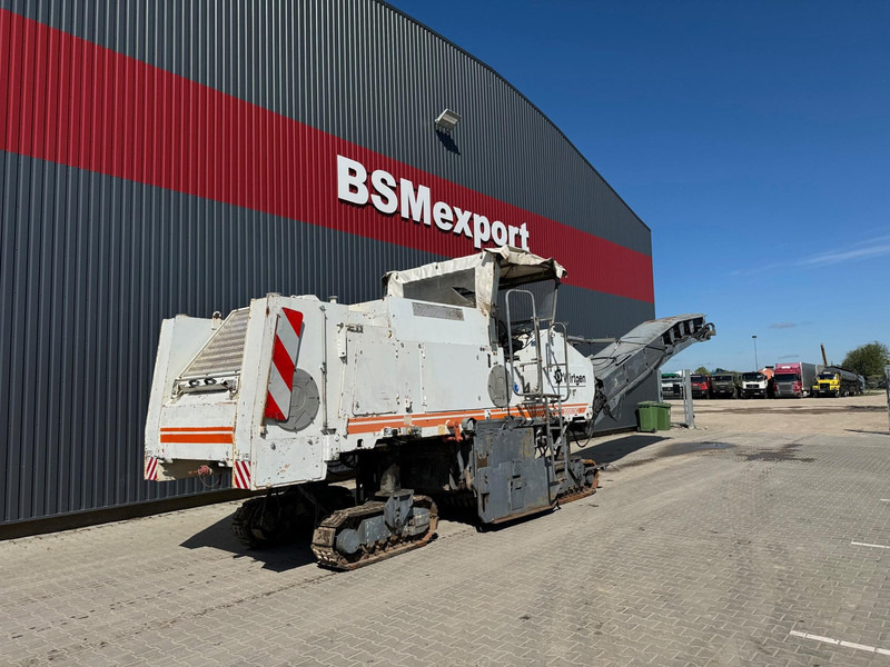 Wirtgen 2000 DC - آلة أسفلت: صورة 1 Wirtgen 2000 DC - آلة أسفلت: صورة 1