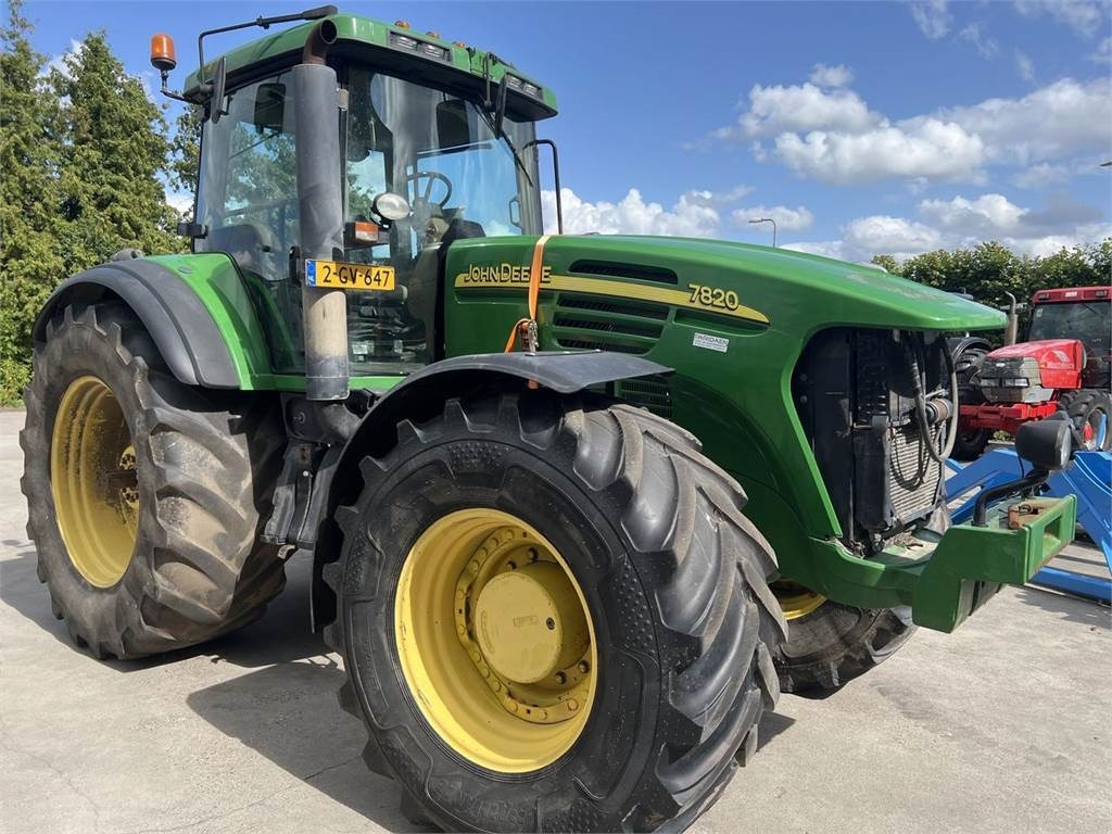 John Deere 7820 - جرار: صورة 2 John Deere 7820 - جرار: صورة 2