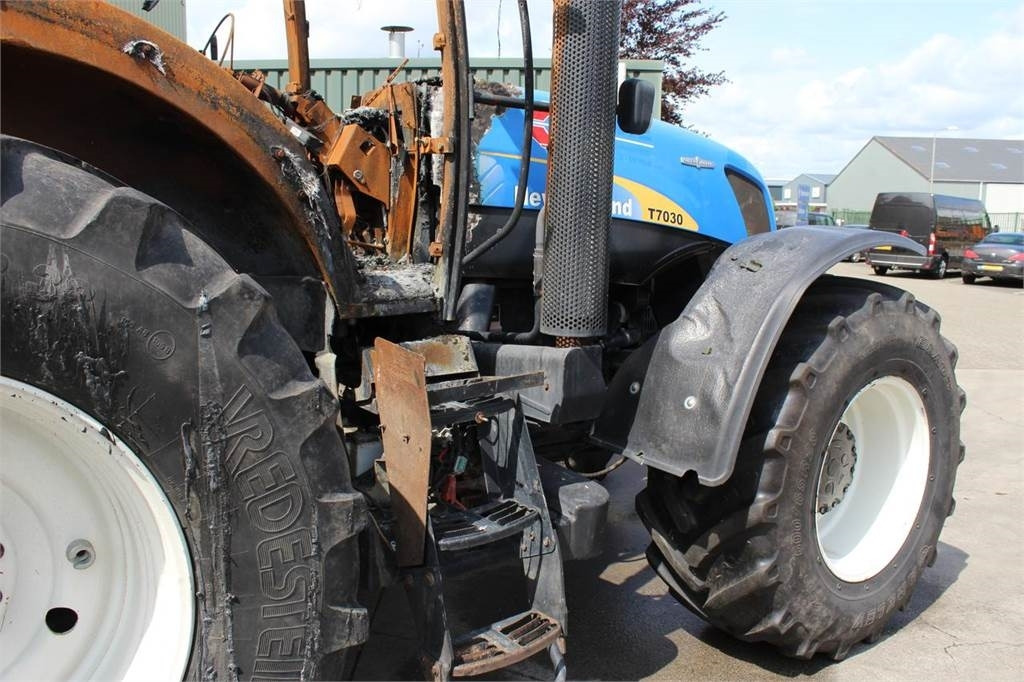 New Holland T7030 - جرار: صورة 3 New Holland T7030 - جرار: صورة 3