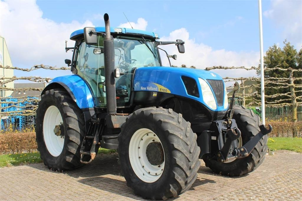 New Holland T7050 - جرار: صورة 2 New Holland T7050 - جرار: صورة 2
