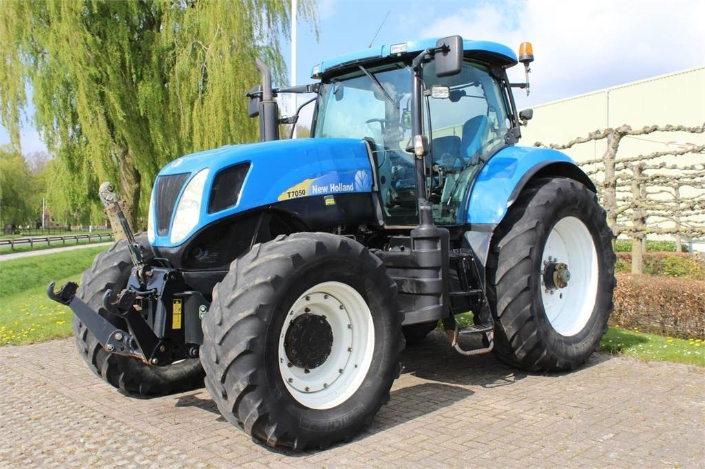 New Holland T7050 - جرار: صورة 1 New Holland T7050 - جرار: صورة 1