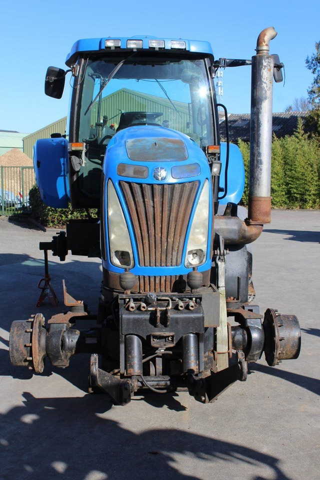 New Holland T8020 - جرار: صورة 4 New Holland T8020 - جرار: صورة 4