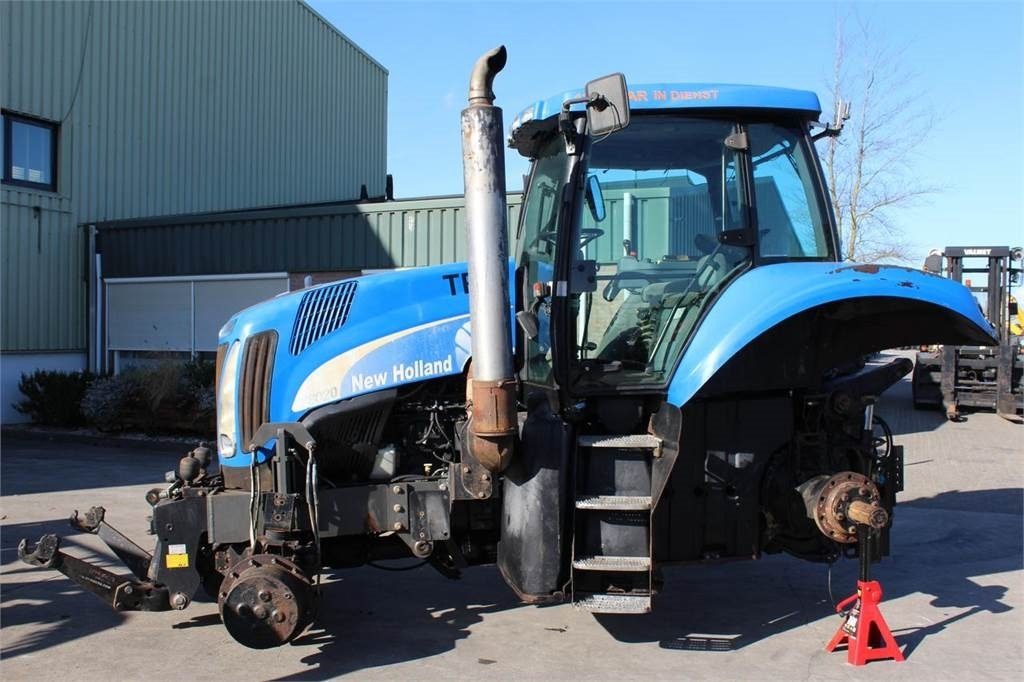 New Holland T8020 - جرار: صورة 1 New Holland T8020 - جرار: صورة 1
