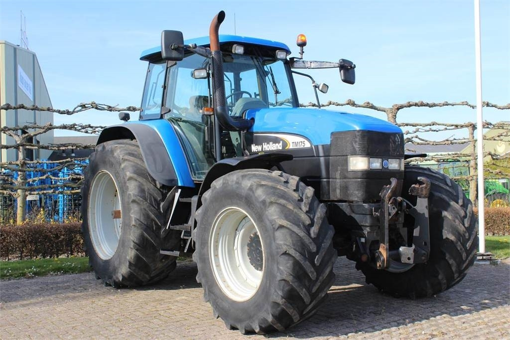 New Holland TM175 - جرار: صورة 2 New Holland TM175 - جرار: صورة 2