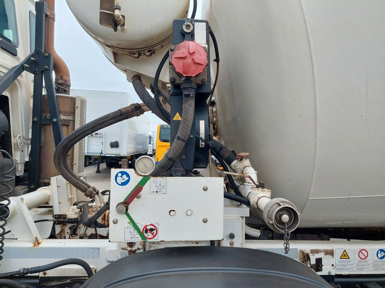 MAN TGS 32.400 8X4 BB Stetter 9 m³ - شاحنة خلاطة خرسانة: صورة 5 MAN TGS 32.400 8X4 BB Stetter 9 m³ - شاحنة خلاطة خرسانة: صورة 5