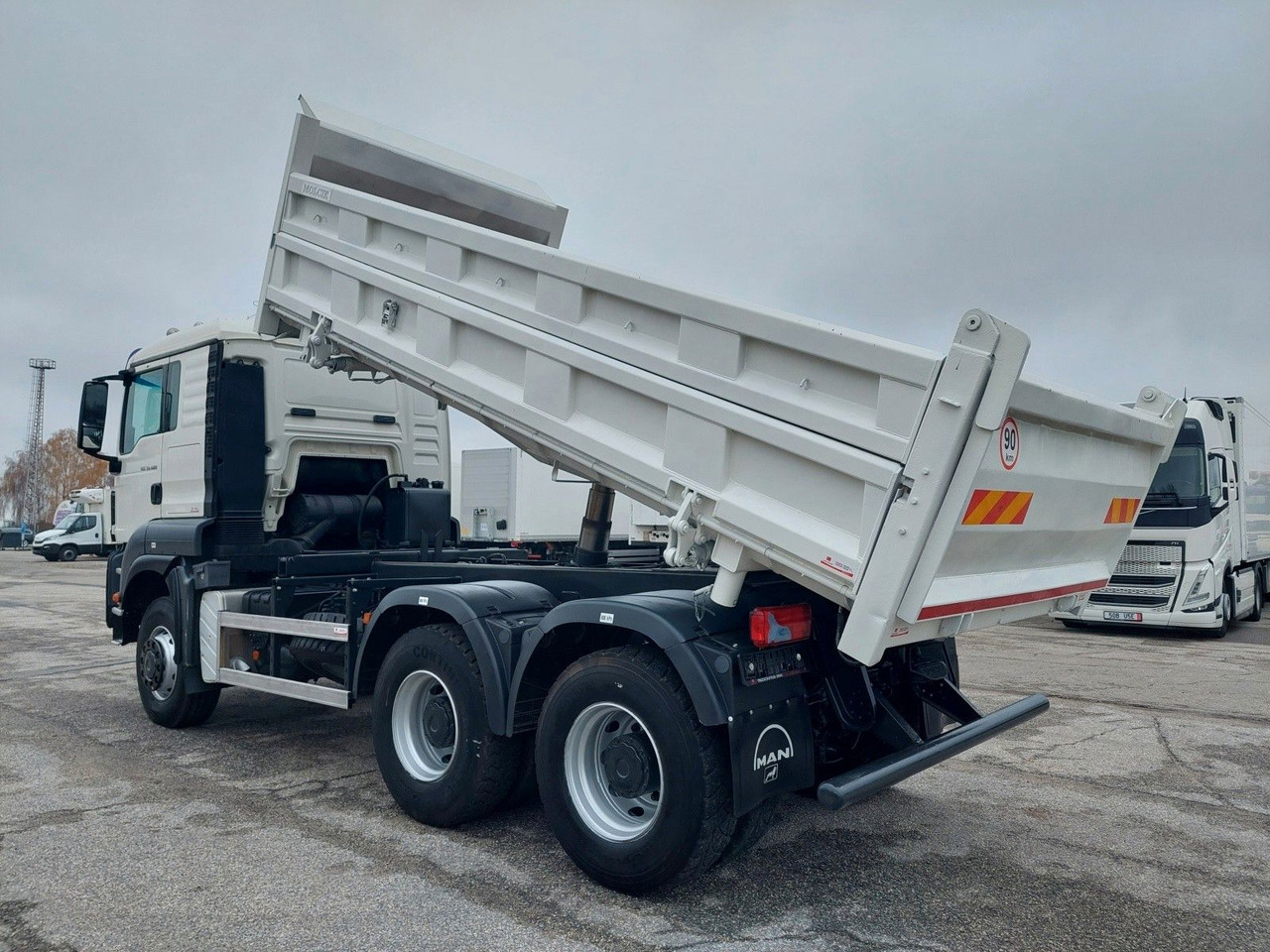 MAN TGS 33.480 6x6 BB Bordmatik - شاحنة قلاب: صورة 3 MAN TGS 33.480 6x6 BB Bordmatik - شاحنة قلاب: صورة 3