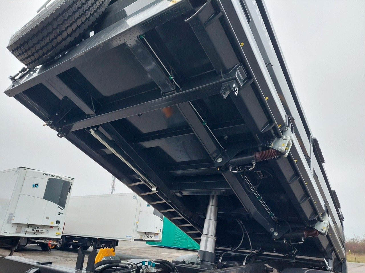 MAN TGS 35.520 6X6 BB CH - شاحنة قلاب: صورة 5 MAN TGS 35.520 6X6 BB CH - شاحنة قلاب: صورة 5