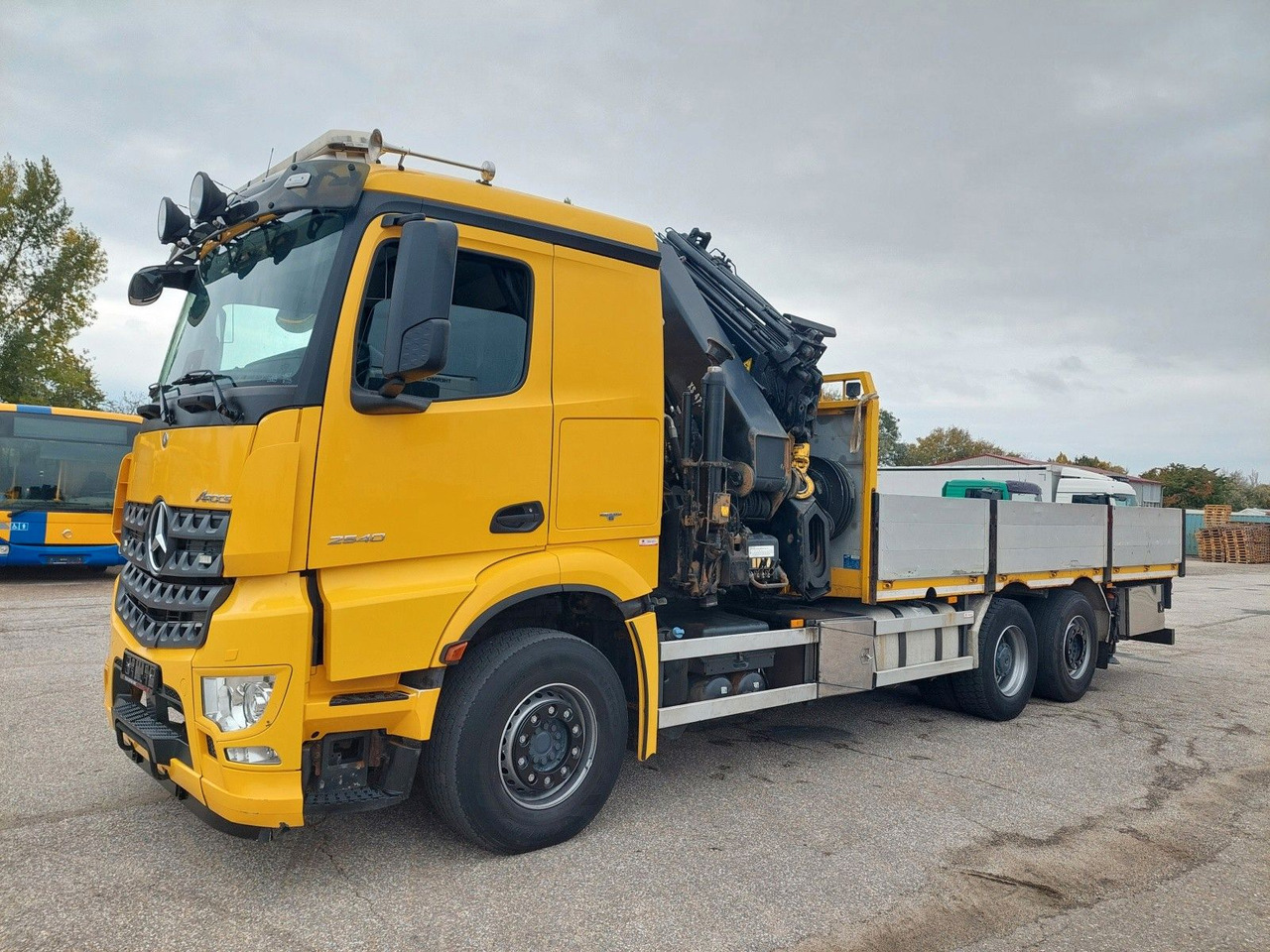Mercedes-Benz Arocs 2640 6X2 + Hiab XS 477 Hipro - شاحنات مسطحة, شاحنة كرين: صورة 1 Mercedes-Benz Arocs 2640 6X2 + Hiab XS 477 Hipro - شاحنات مسطحة, شاحنة كرين: صورة 1