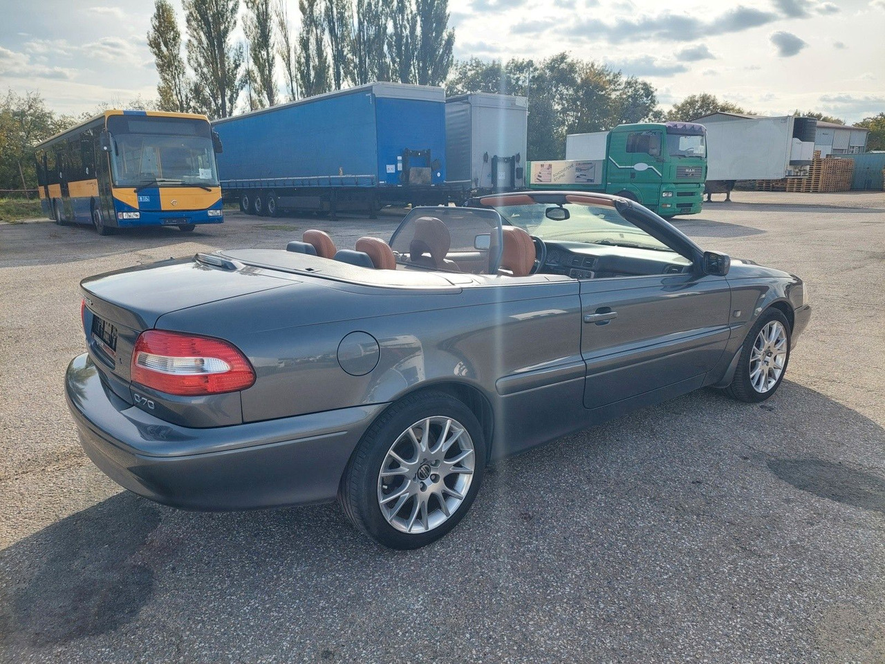 Volvo C70 Cabriolet 2.4 T - كابريوليه: صورة 4 Volvo C70 Cabriolet 2.4 T - كابريوليه: صورة 4