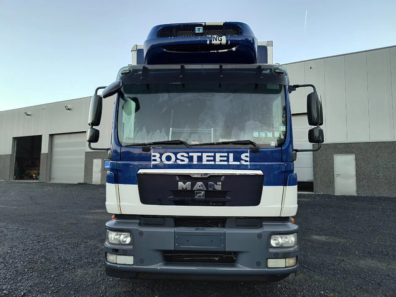 MAN TGM 18.250 2 COMPARTMENTS - 2000KG TAIL LIFT - PROBLEM COOLING UNIT - شاحنة الفريزر: صورة 2 MAN TGM 18.250 2 COMPARTMENTS - 2000KG TAIL LIFT - PROBLEM COOLING UNIT - شاحنة الفريزر: صورة 2