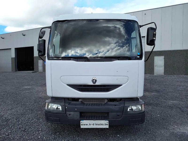 Renault Midlum 220 8000L FUEL / CARBURANT TANK - 3 COMP/ A LAMES - شاحنة صهريج: صورة 2 Renault Midlum 220 8000L FUEL / CARBURANT TANK - 3 COMP/ A LAMES - شاحنة صهريج: صورة 2