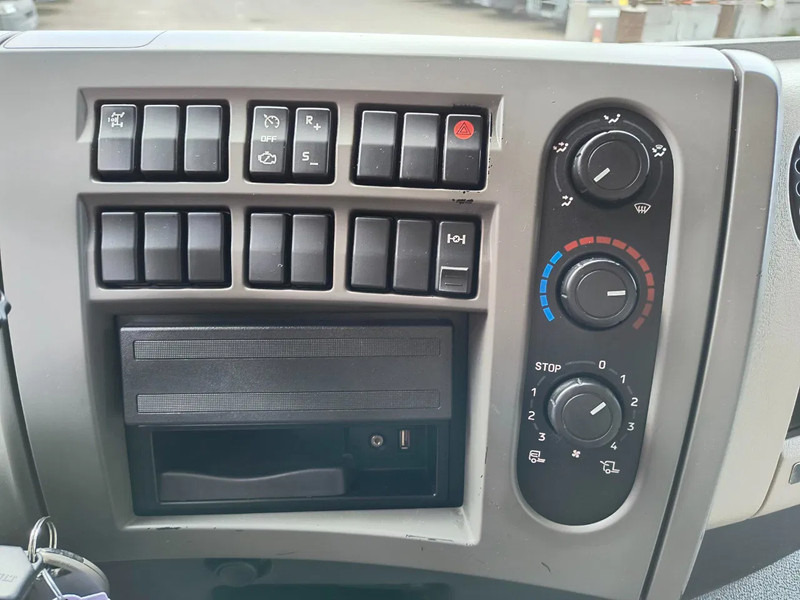 شاحنة صهريج لنقل الوقود Renault Premium 310 DXI - CARBURANT / FUEL 13500L - 4 COMP: صورة 11