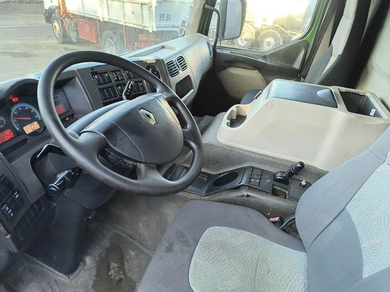 Interior photo 1: شاحنة صهريج لنقل الحليب Renault Premium 370 15000L INSULATED INOX TANK - ENGINE REPLACED AND NEW TURBO