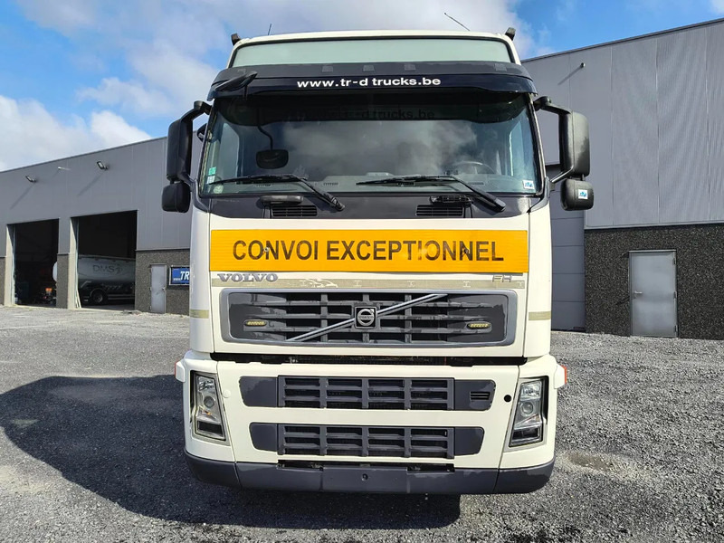 Volvo FH 13.520 6X2 - 90 TON - VOITH RETARDER - BIG AXLES - LIFTING AXLE - وحدة جر: صورة 2 Volvo FH 13.520 6X2 - 90 TON - VOITH RETARDER - BIG AXLES - LIFTING AXLE - وحدة جر: صورة 2