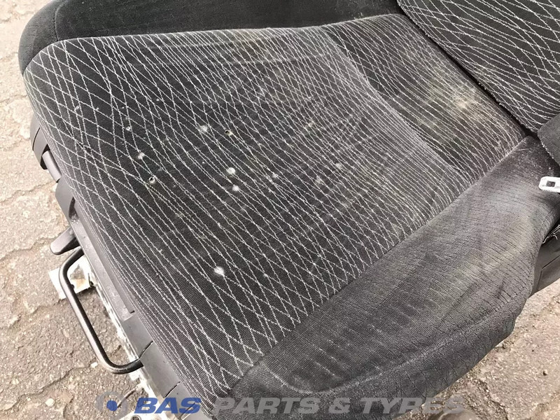 Mercedes-Benz Actros MP4 Bestuurdersstoel Mercedes A 960 910 27 02 - مقعد - شاحنة: صورة 5 Mercedes-Benz Actros MP4 Bestuurdersstoel Mercedes A 960 910 27 02 - مقعد - شاحنة: صورة 5