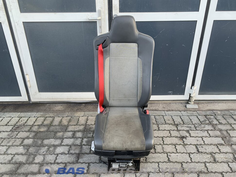 Renault T-Serie Bijrijdersstoel Renault 7421615420 - مقعد - شاحنة: صورة 1 Renault T-Serie Bijrijdersstoel Renault 7421615420 - مقعد - شاحنة: صورة 1