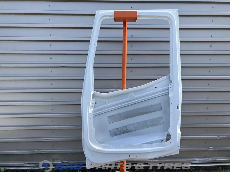 Renault T-Serie Portier Rechts Renault 7482702818 - باب و قطع الغيار - شاحنة: صورة 2 Renault T-Serie Portier Rechts Renault 7482702818 - باب و قطع الغيار - شاحنة: صورة 2