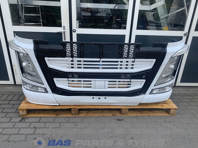 Volvo FH4 - مصد العربة - شاحنة: صورة 1 Volvo FH4 - مصد العربة - شاحنة: صورة 1