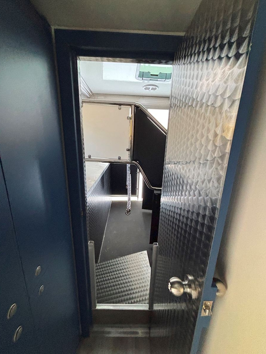شاحنة نقل خيل DAF Lehel horsebox 210 LF: صورة 9