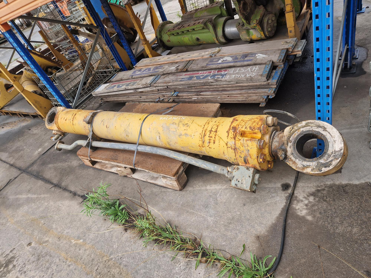 BOTELLA DE BALANCIN DE LIEBHERR R964B - اسطوانة هيدروليكية - آلات البناء: صورة 1 BOTELLA DE BALANCIN DE LIEBHERR R964B - اسطوانة هيدروليكية - آلات البناء: صورة 1