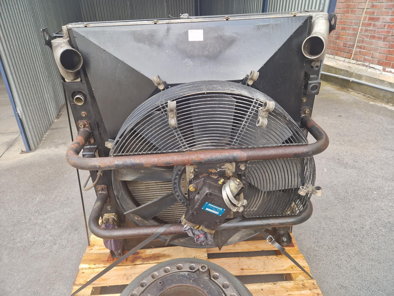 RADIADOR LIEBHERR R914B - مبرد المحرك - آلات البناء: صورة 1 RADIADOR LIEBHERR R914B - مبرد المحرك - آلات البناء: صورة 1