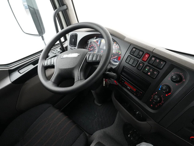 Interior photo 1: DAF LF 260 FA 12T CHASSIS SLEEPING CAB 610WB NEW DAF LF 260 FA 12T CHASSIS SLEEPING CAB 610WB NEW