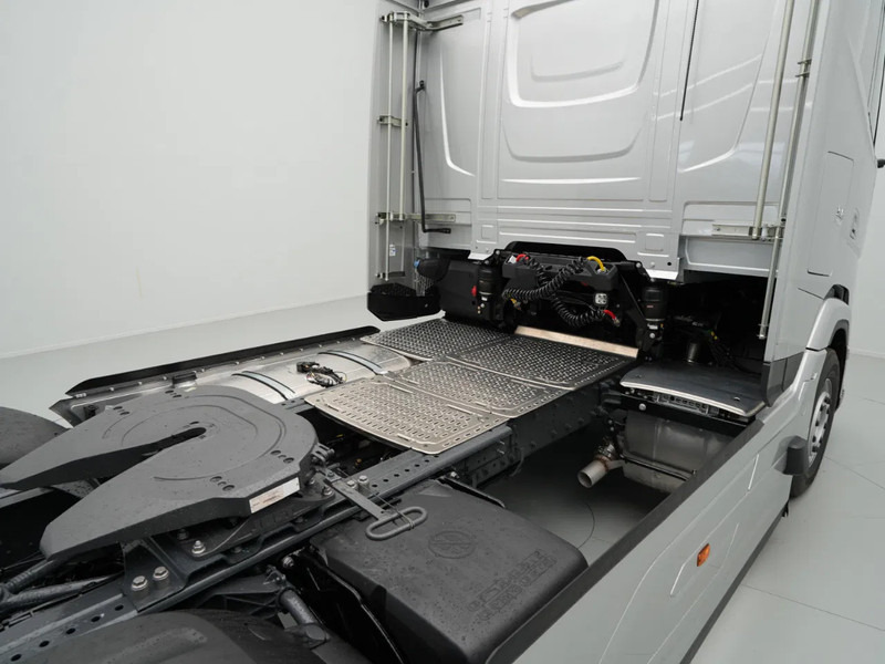 جديدة وحدة جر DAF XG 480 FT DVS LEATHER PTO-PREP B3-ALARM SILVER METALLIC (J5320MESI) VECTO 2: صورة 10 جديدة وحدة جر DAF XG 480 FT DVS LEATHER PTO-PREP B3-ALARM SILVER METALLIC (J5320MESI) VECTO 2: صورة 10