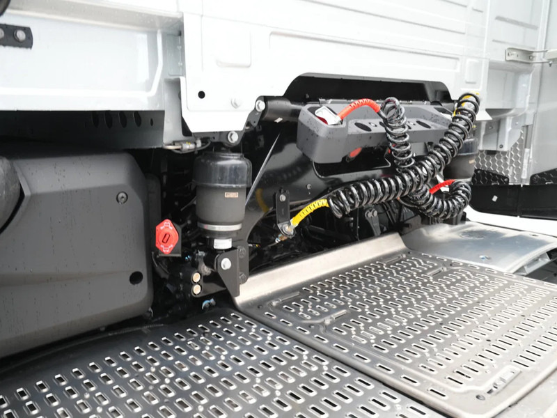 جديدة وحدة جر DAF XG 480 FT DVS LEATHER PTO-PREP B3-ALARM SILVER METALLIC (J5320MESI) VECTO 2: صورة 11 جديدة وحدة جر DAF XG 480 FT DVS LEATHER PTO-PREP B3-ALARM SILVER METALLIC (J5320MESI) VECTO 2: صورة 11