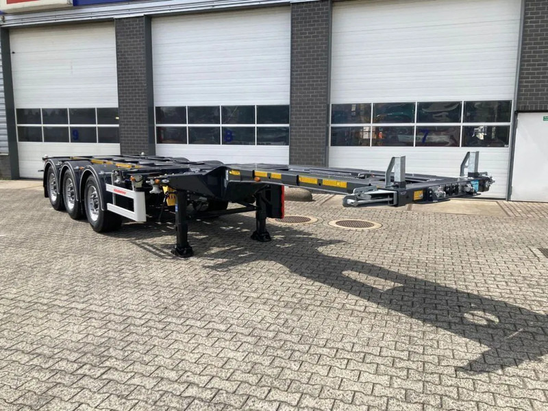 Kässbohrer SHG AVMH / 45 - 12 / 27 - Multi uitschuifbaar chassis -> 20"/30"/40"/45" - نصف مقطورة لنقل الحاويات: صورة 4 Kässbohrer SHG AVMH / 45 - 12 / 27 - Multi uitschuifbaar chassis -> 20"/30"/40"/45" - نصف مقطورة لنقل الحاويات: صورة 4
