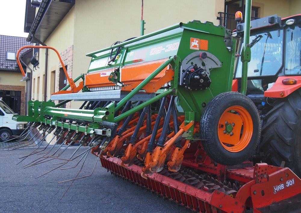 Agregat uprawowo-siewny Amazone HRB 301 I D9-30 2005 Agregat uprawowo siewny KUHN AMAZONE szerokość robocza 3m - آلة البذار متعددة الوظائف: صورة 5 Agregat uprawowo-siewny Amazone HRB 301 I D9-30 2005 Agregat uprawowo siewny KUHN AMAZONE szerokość robocza 3m - آلة البذار متعددة الوظائف: صورة 5
