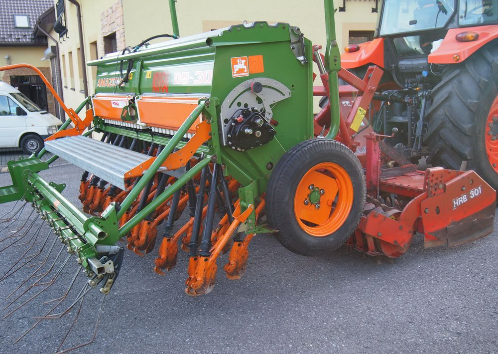 Agregat uprawowo-siewny Amazone HRB 301 I D9-30 2005 Agregat uprawowo siewny KUHN AMAZONE szerokość robocza 3m - آلة البذار متعددة الوظائف: صورة 3 Agregat uprawowo-siewny Amazone HRB 301 I D9-30 2005 Agregat uprawowo siewny KUHN AMAZONE szerokość robocza 3m - آلة البذار متعددة الوظائف: صورة 3