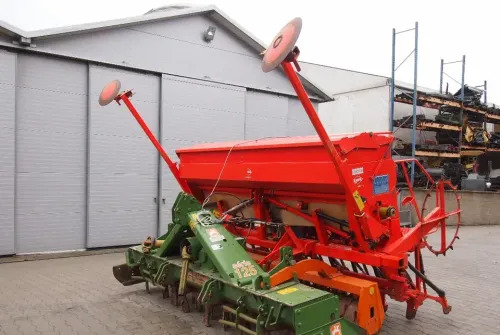 Agregat uprawowo-siewny Kuhn KE303 i INTEGRA 3000 2009 Agrebat uprawowo siewny, brona aktywna AMAZONE i KUHN - آلة البذار متعددة الوظائف: صورة 2 Agregat uprawowo-siewny Kuhn KE303 i INTEGRA 3000 2009 Agrebat uprawowo siewny, brona aktywna AMAZONE i KUHN - آلة البذار متعددة الوظائف: صورة 2