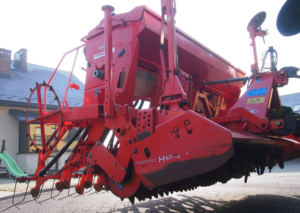 Agregat uprawowo-siewny Kuhn Kuhn HRB302D I INTEGRA 3000 2002 Brona wirowa + siewnik KUHN agregat uprawowo-siewny 3m - آلة البذار متعددة الوظائف: صورة 3 Agregat uprawowo-siewny Kuhn Kuhn HRB302D I INTEGRA 3000 2002 Brona wirowa + siewnik KUHN agregat uprawowo-siewny 3m - آلة البذار متعددة الوظائف: صورة 3