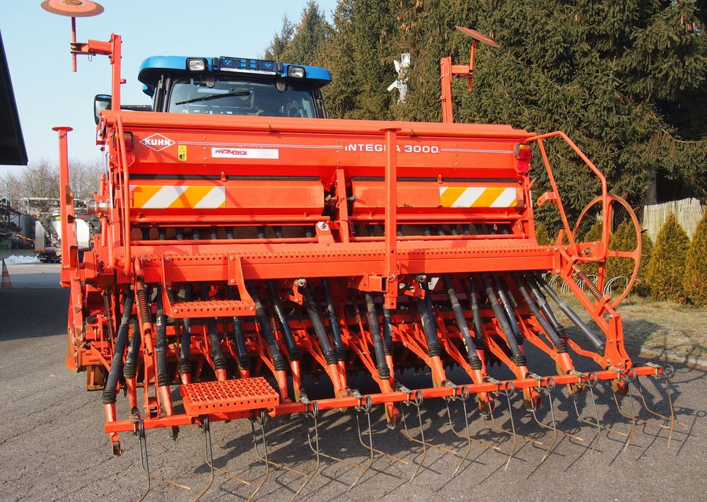 Agregat uprawowo-siewny Kuhn Kuhn HRB302D I INTEGRA 3000 2002 Brona wirowa + siewnik KUHN agregat uprawowo-siewny 3m - آلة البذار متعددة الوظائف: صورة 5 Agregat uprawowo-siewny Kuhn Kuhn HRB302D I INTEGRA 3000 2002 Brona wirowa + siewnik KUHN agregat uprawowo-siewny 3m - آلة البذار متعددة الوظائف: صورة 5