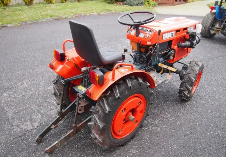 Ciągnik Kubota B6100 1995 4x4 - جرار: صورة 5 Ciągnik Kubota B6100 1995 4x4 - جرار: صورة 5