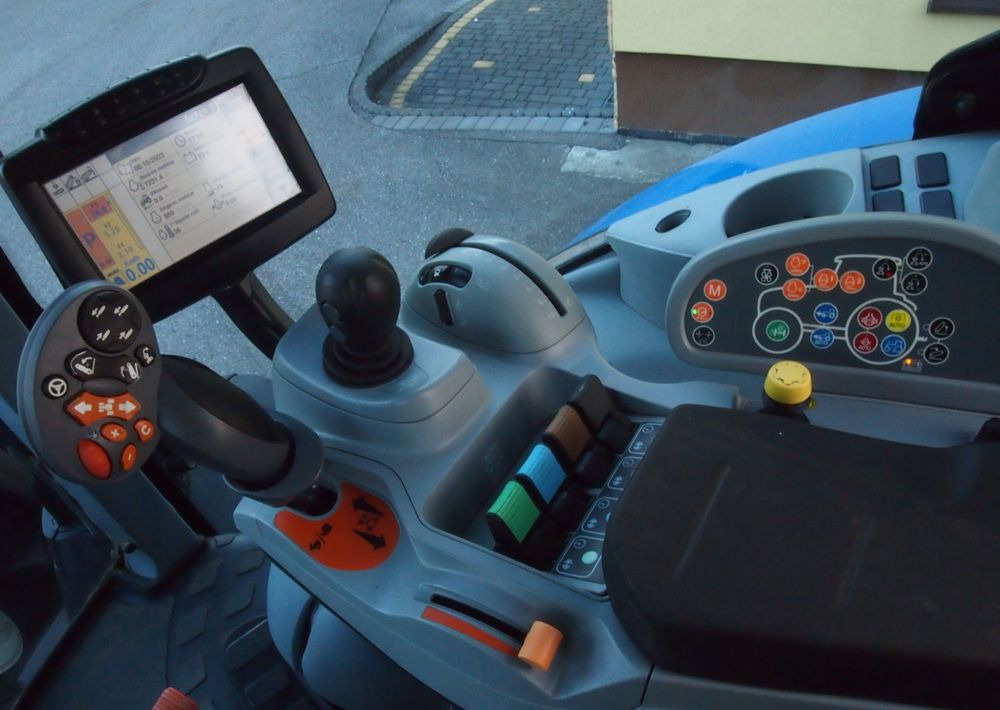 جرار Ciągnik New Holland T7.185 2013 New Holland Autocommand i TUZ: صورة 9
