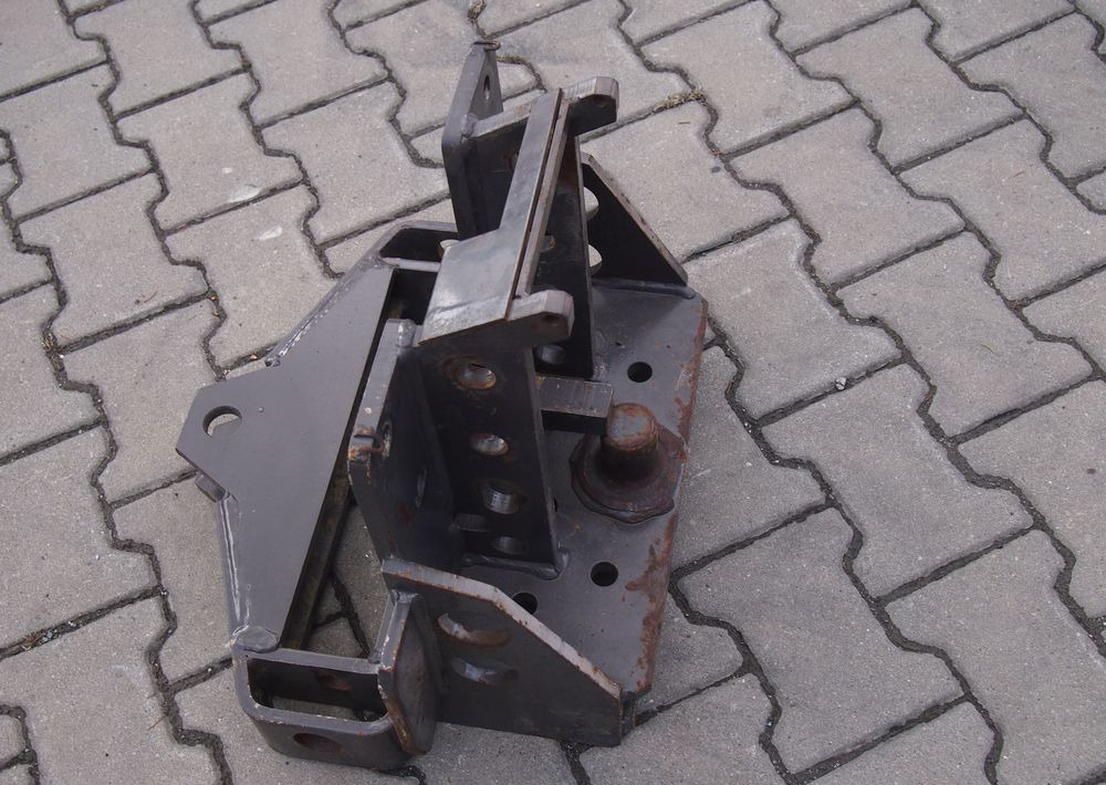 Części do Ciągnika Massey Ferguson MF 3000, 6000 Zaczep dolny do MF 3000, 3100, 6000, - هيكل السيارة الخارجية - الآلات الزراعية: صورة 3 Części do Ciągnika Massey Ferguson MF 3000, 6000 Zaczep dolny do MF 3000, 3100, 6000, - هيكل السيارة الخارجية - الآلات الزراعية: صورة 3