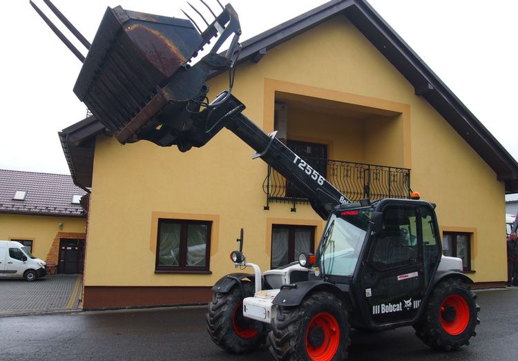 Ładowarka teleskopowa Bobcat T2556 2005 Ładowarka teleskopowa BOBCAT - رافعة تلسكوبية: صورة 1 Ładowarka teleskopowa Bobcat T2556 2005 Ładowarka teleskopowa BOBCAT - رافعة تلسكوبية: صورة 1