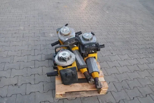 Młot wyburzeniowy Wacker BH23 2010 spalinowy - معدات البناء: صورة 2 Młot wyburzeniowy Wacker BH23 2010 spalinowy - معدات البناء: صورة 2