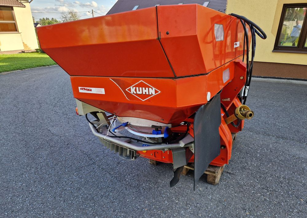 Rozsiewacz nawozów Kuhn AXIS 30,1 2008 Rozsiewacz KUHN RAUCH - آلة رش السماد: صورة 4 Rozsiewacz nawozów Kuhn AXIS 30,1 2008 Rozsiewacz KUHN RAUCH - آلة رش السماد: صورة 4